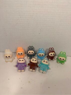 Labubu Mini Flocked
Monster Figures Set of 9
Collectible Toy Dolls